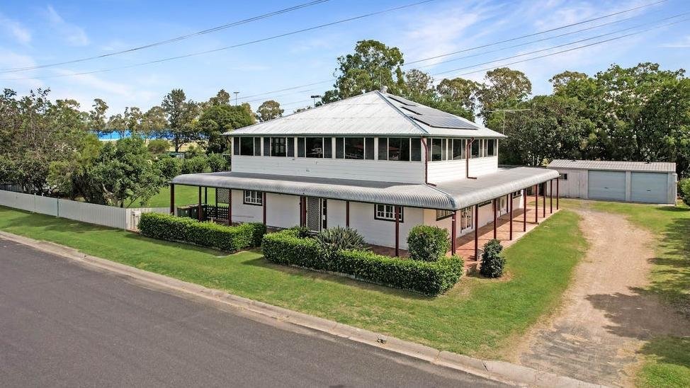 Residential homes and green neighborhoods in Toowoomba, Queensland, showcasing affordable real estate and family-friendly living.